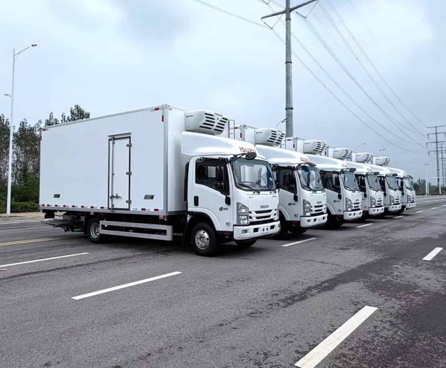 Isuzu KV100 refrigerated vehicle