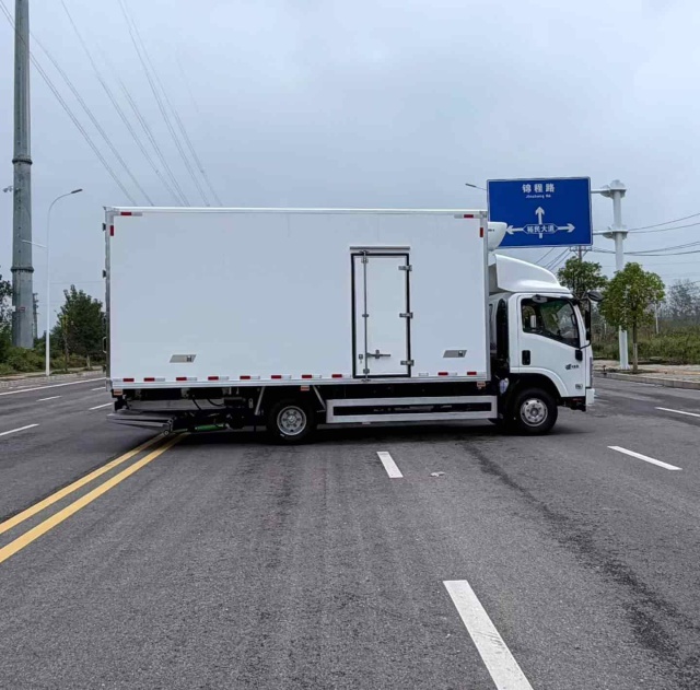 Isuzu KV100 refrigerated vehicle