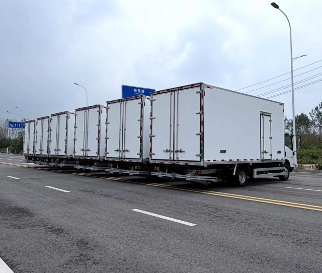 Isuzu KV100 refrigerated vehicle