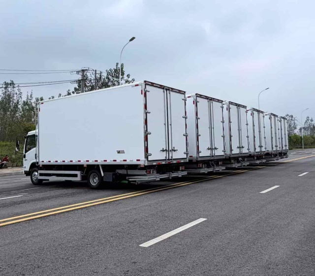 Isuzu KV100 refrigerated vehicle