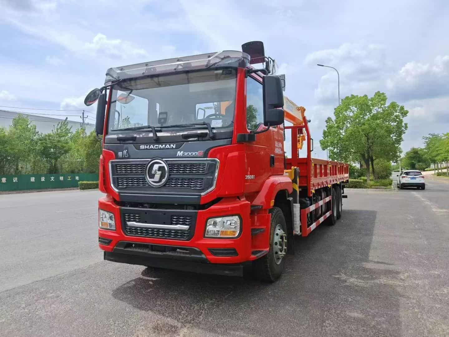 Oilfield version Shaanxi Auto Delong New M3000S rear eight-wheel truck-mounted crane
