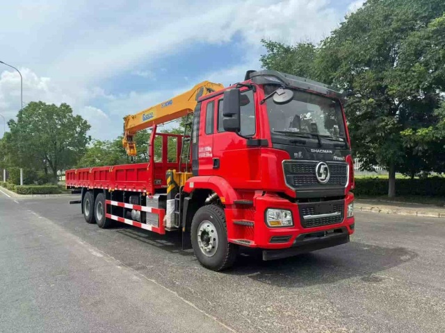 Oilfield version Shaanxi Auto Delong New M3000S rear eight-wheel truck-mounted crane