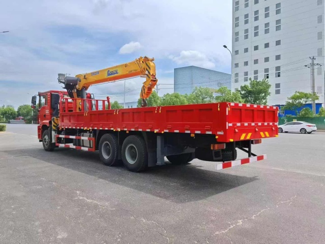 Oilfield version Shaanxi Auto Delong New M3000S rear eight-wheel truck-mounted crane