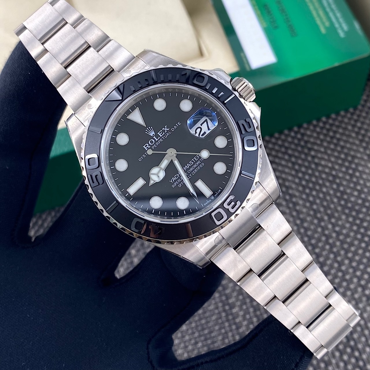 Gli orologi Rolex Yacht-Master sono ora disponibili in una versione leggera in titanio! Il Rolex Datejust 42 mm è un orologio elegante e versatile, pensato per uomini di successo.