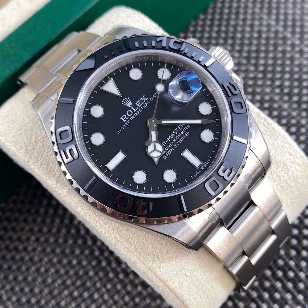 Gli orologi Rolex Yacht-Master sono ora disponibili in una versione leggera in titanio! Il Rolex Datejust 42 mm è un orologio elegante e versatile, pensato per uomini di successo.