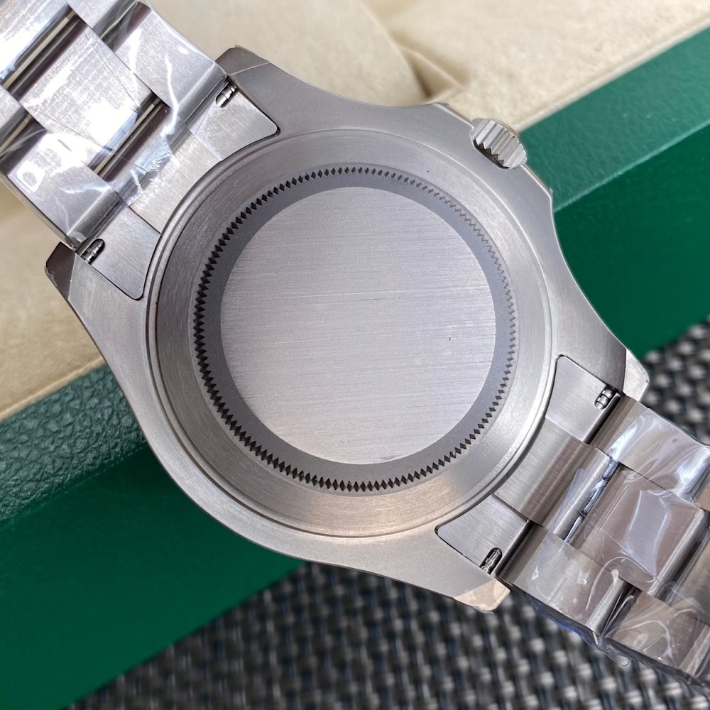 Gli orologi Rolex Yacht-Master sono ora disponibili in una versione leggera in titanio! Il Rolex Datejust 42 mm è un orologio elegante e versatile, pensato per uomini di successo.