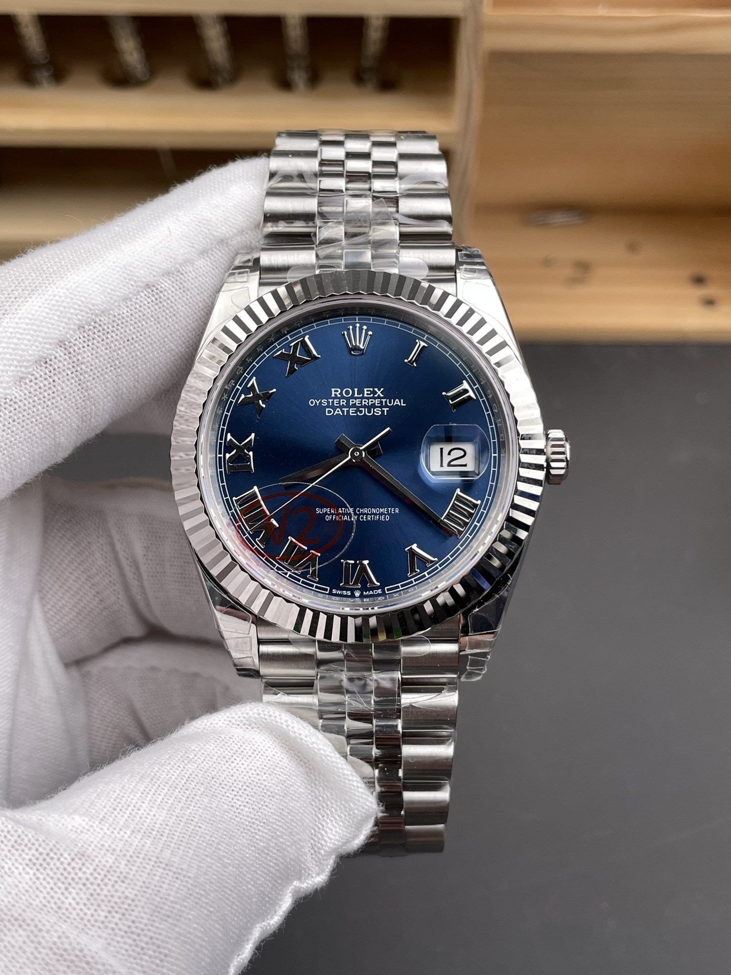Rolex Datejust numeri romani blu / 41 mm / Calibro 3235: un orologio raffinato e di alta gamma, adatto agli uomini di successo.