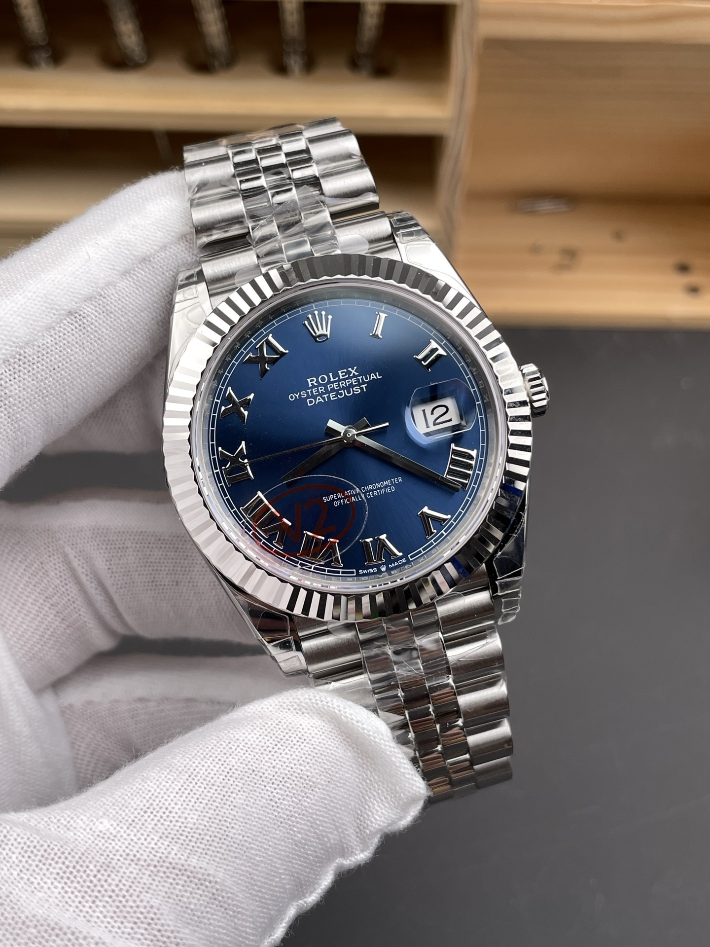 Rolex Datejust numeri romani blu / 41 mm / Calibro 3235: un orologio raffinato e di alta gamma, adatto agli uomini di successo.