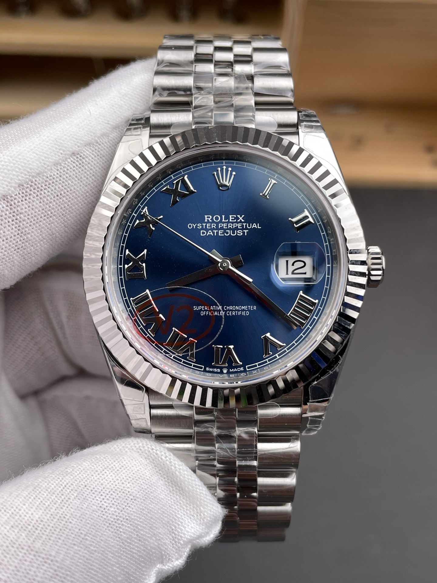 Rolex Datejust numeri romani blu / 41 mm / Calibro 3235: un orologio raffinato e di alta gamma, adatto agli uomini di successo.