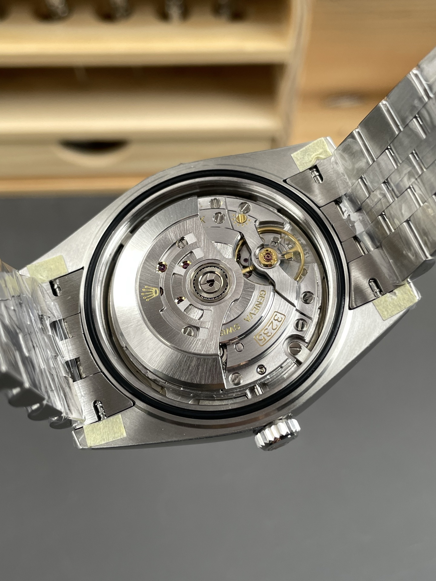 Rolex Datejust numeri romani blu / 41 mm / Calibro 3235: un orologio raffinato e di alta gamma, adatto agli uomini di successo.