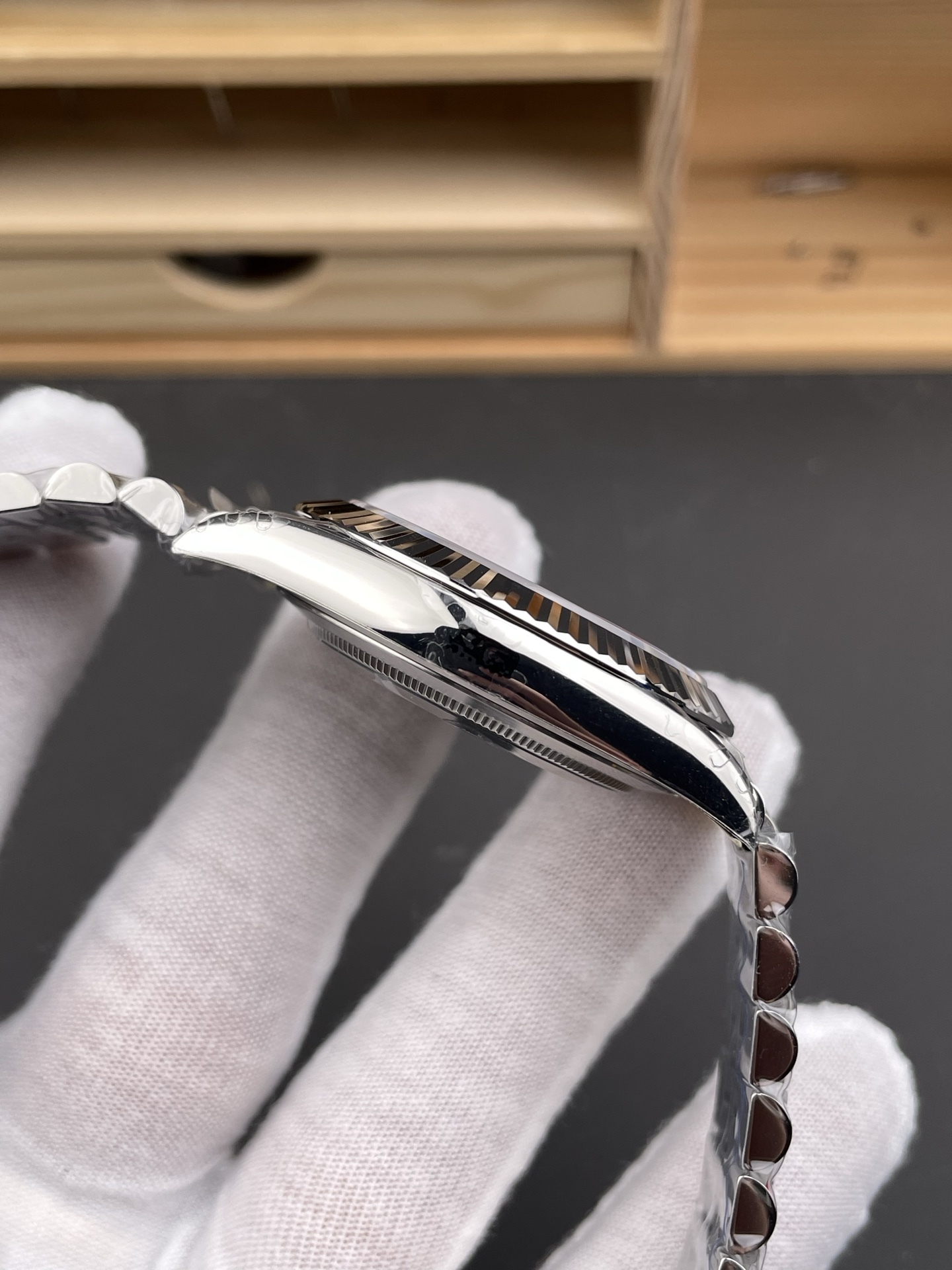 Rolex Datejust numeri romani blu / 41 mm / Calibro 3235: un orologio raffinato e di alta gamma, adatto agli uomini di successo.