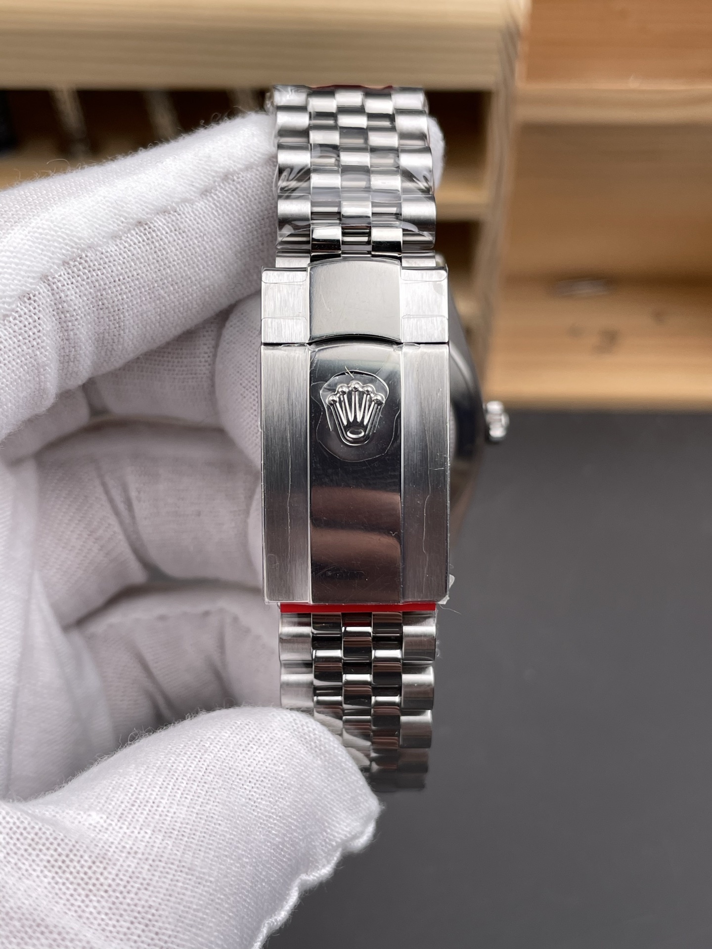 Rolex Datejust numeri romani blu / 41 mm / Calibro 3235: un orologio raffinato e di alta gamma, adatto agli uomini di successo.