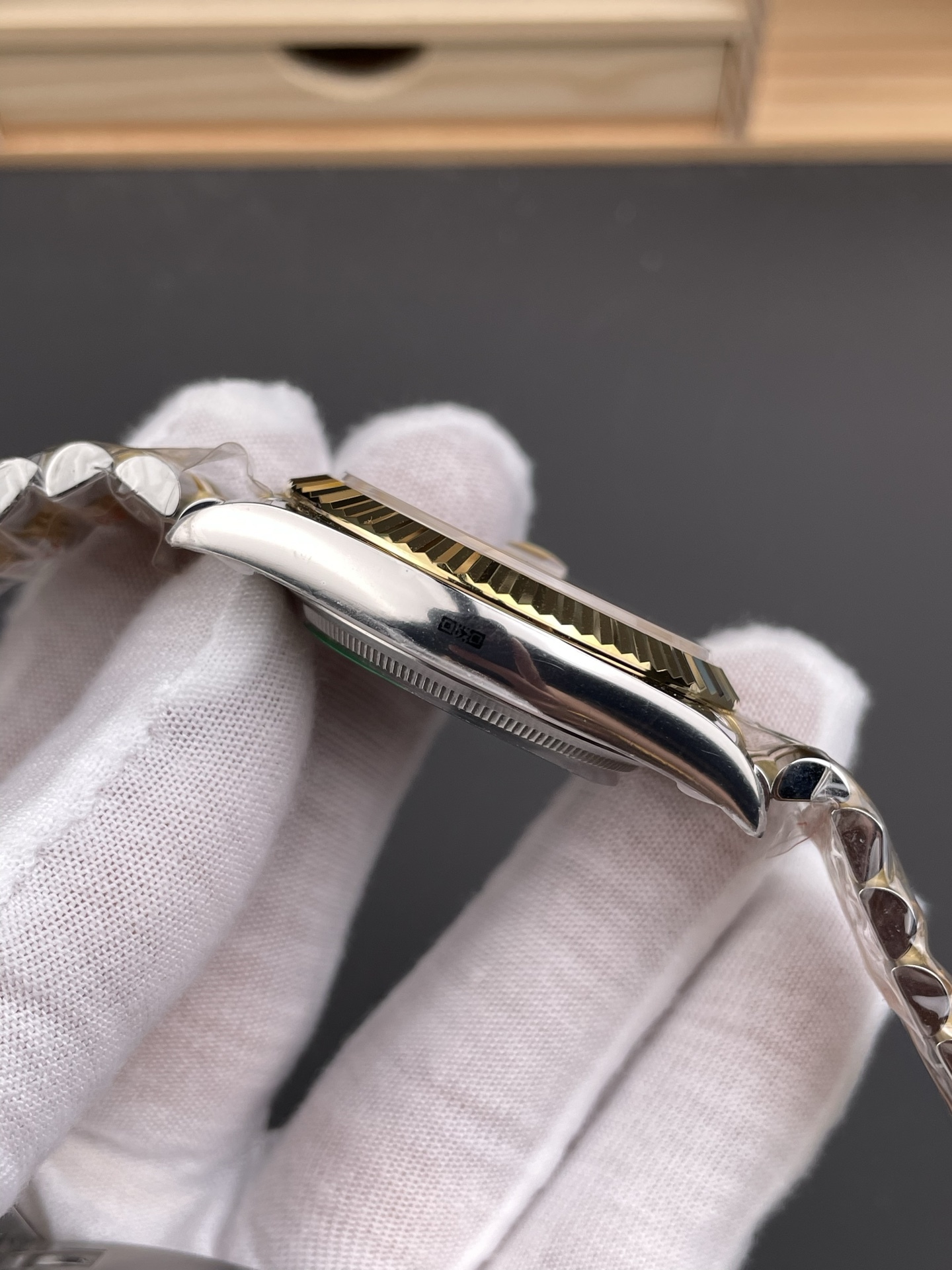 Orologio Rolex Datejust, quadrante oro champagne, 41 mm, calibro 3235: l'orologio per uomini di successo.