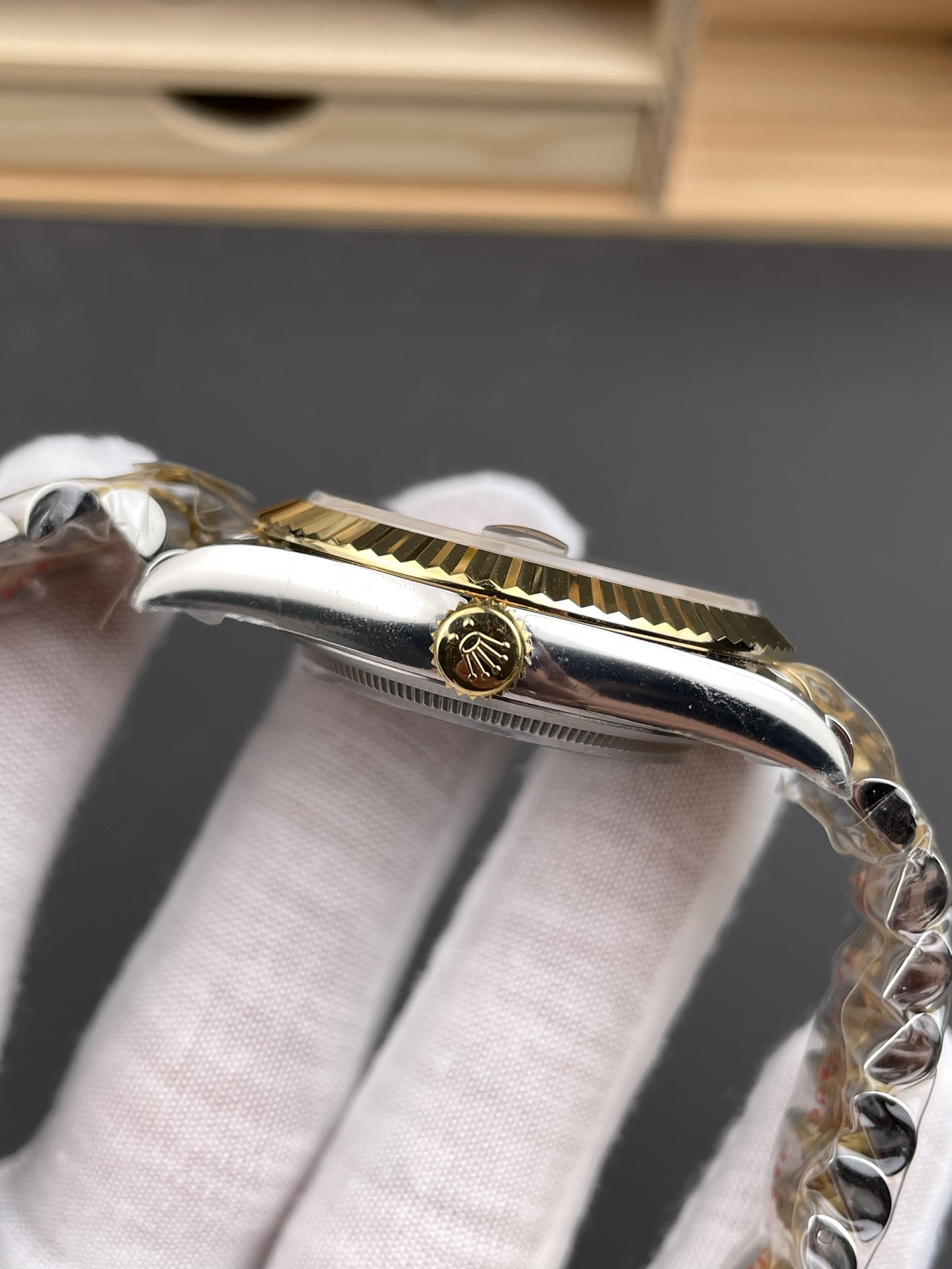 Orologio Rolex Datejust, quadrante oro champagne, 41 mm, calibro 3235: l'orologio per uomini di successo.