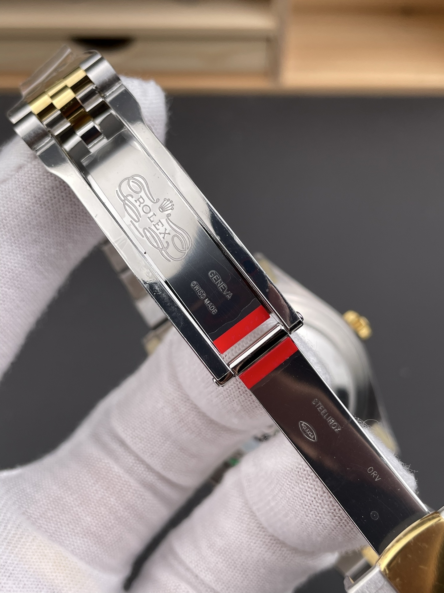 Orologio Rolex Datejust, quadrante oro champagne, 41 mm, calibro 3235: l'orologio per uomini di successo.