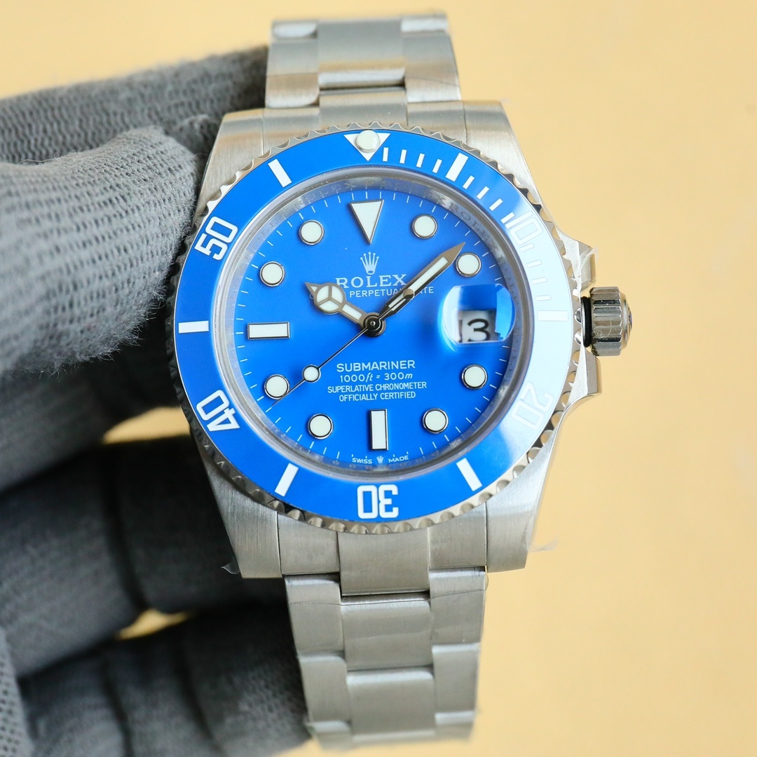 Orologio meccanico Rolex Submariner blu: una perfetta combinazione di sobria eleganza e lusso.