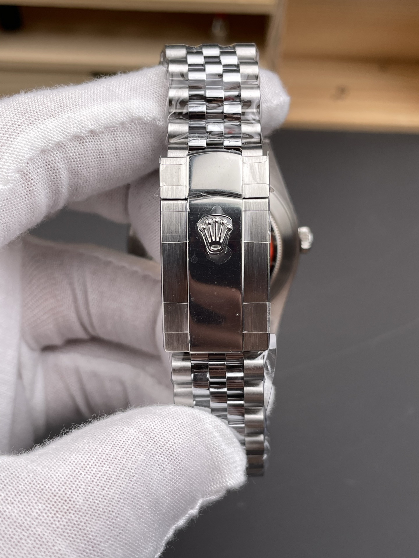 Rolex Datejust: simbolo di lusso e prestigio. L'orologio prediletto dagli uomini di successo.