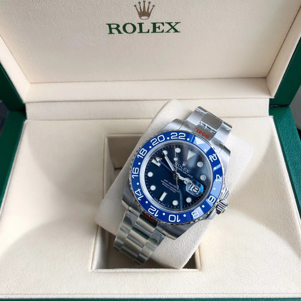 Orologio Rolex GMT-Master II 126710BLNR "Inter Milan" con ghiera in ceramica blu-nera e tecnologia a doppio fuso orario.