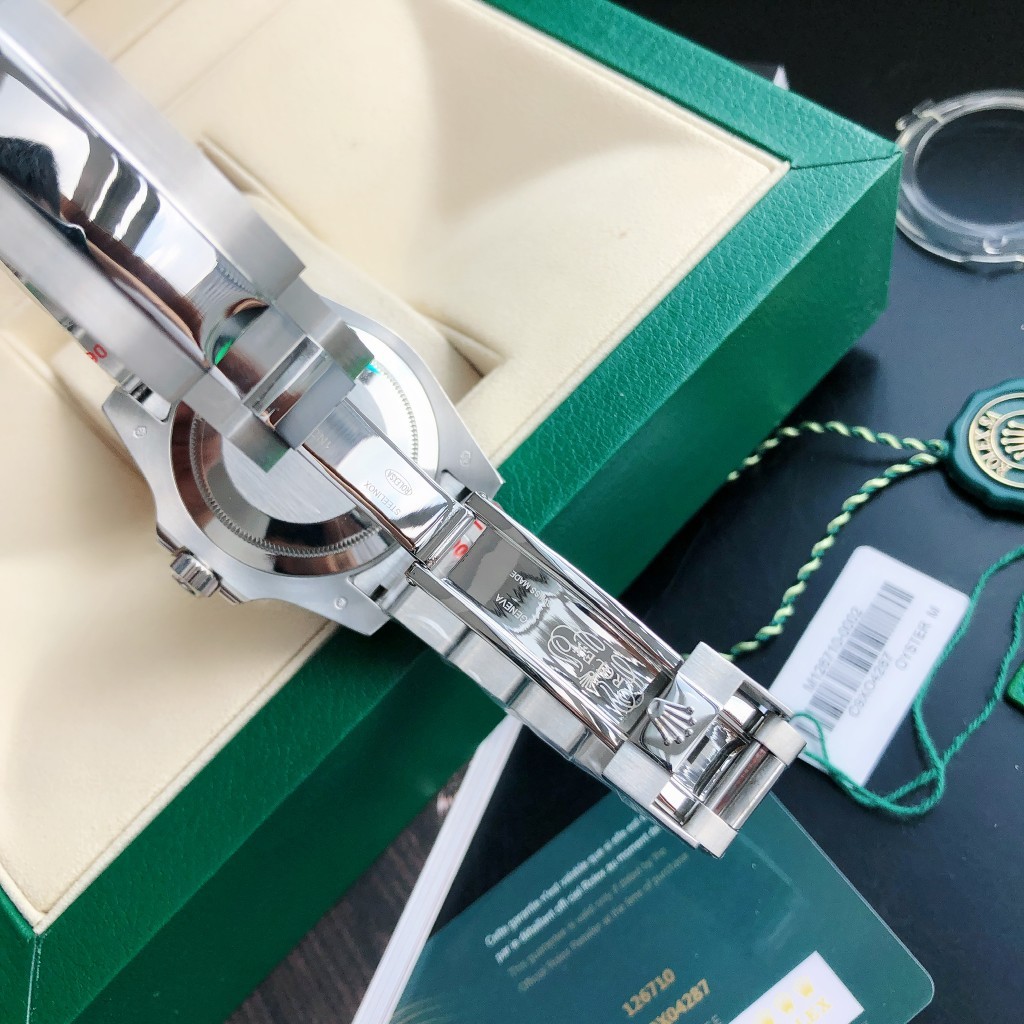 Orologio Rolex GMT-Master II 126710BLNR "Inter Milan" con ghiera in ceramica blu-nera e tecnologia a doppio fuso orario.