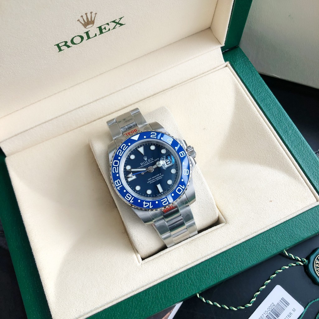 Orologio Rolex GMT-Master II 126710BLNR "Inter Milan" con ghiera in ceramica blu-nera e tecnologia a doppio fuso orario.