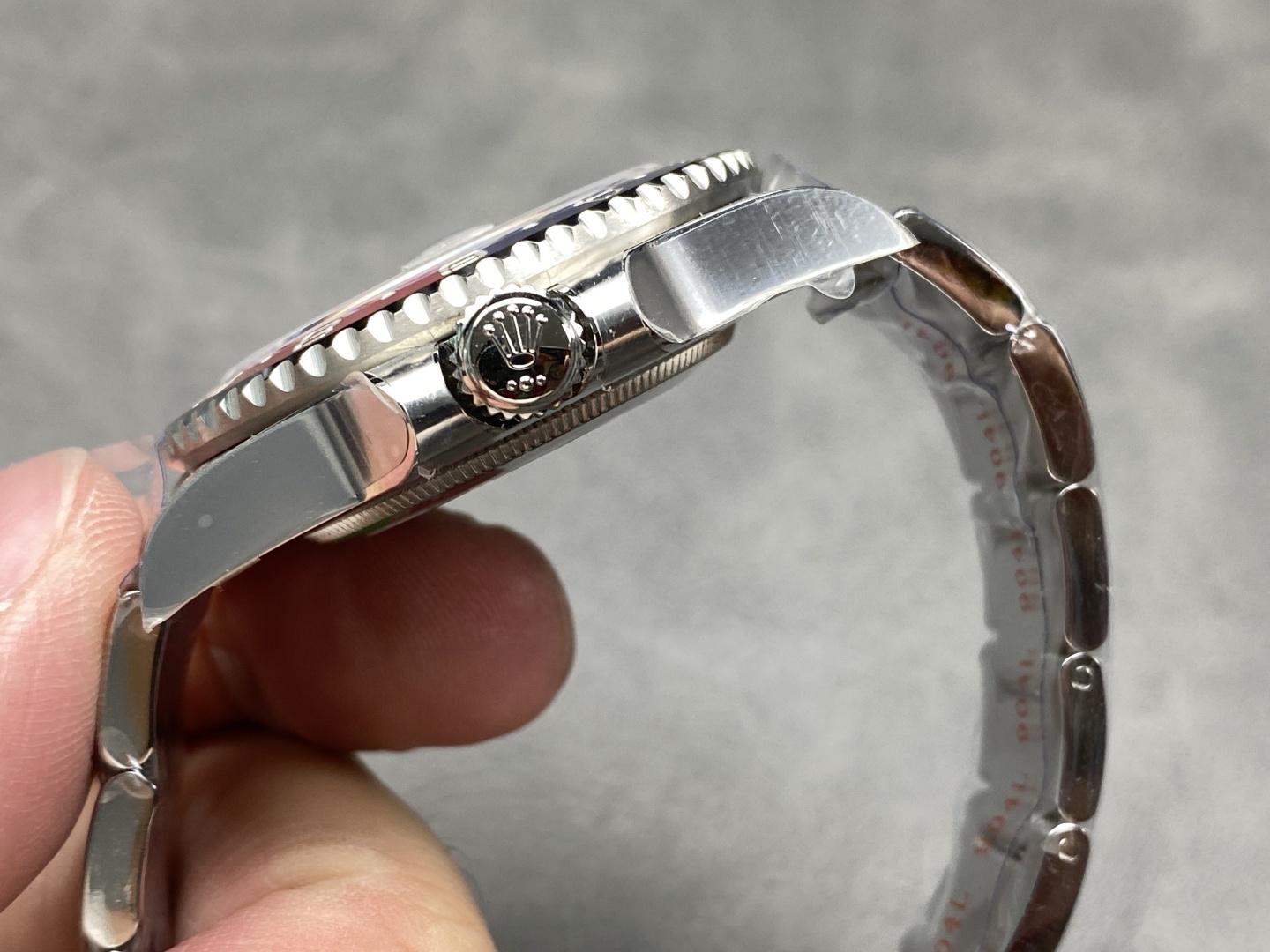 L'incontro tra stelle e design classico: il quadrante in meteorite del Rolex GMT-Master II con lunetta rossa e blu.