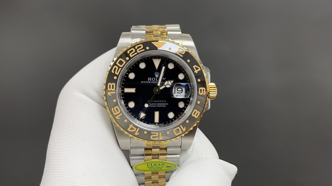 Una prospettiva globale sulla lunetta "Coke Bezel" del Rolex GMT-Master II: una lunetta in ceramica bicolore.