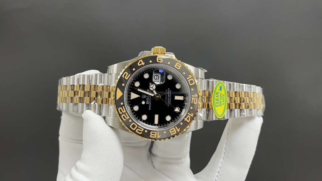 Una prospettiva globale sulla lunetta "Coke Bezel" del Rolex GMT-Master II: una lunetta in ceramica bicolore.