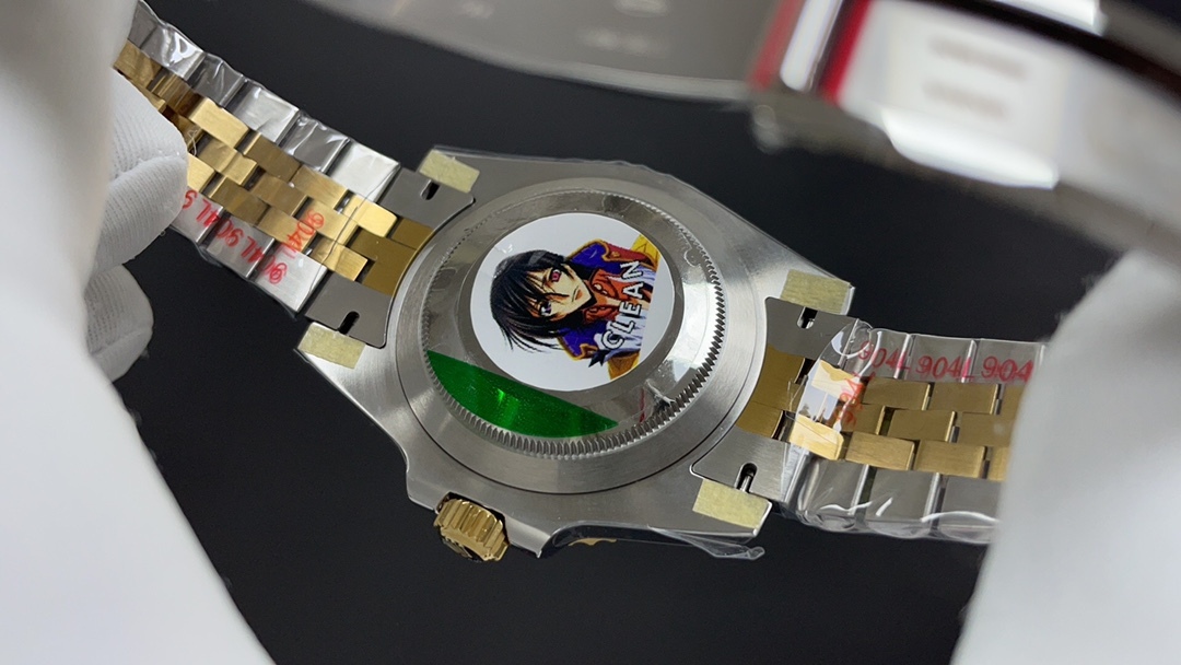 Una prospettiva globale sulla lunetta "Coke Bezel" del Rolex GMT-Master II: una lunetta in ceramica bicolore.