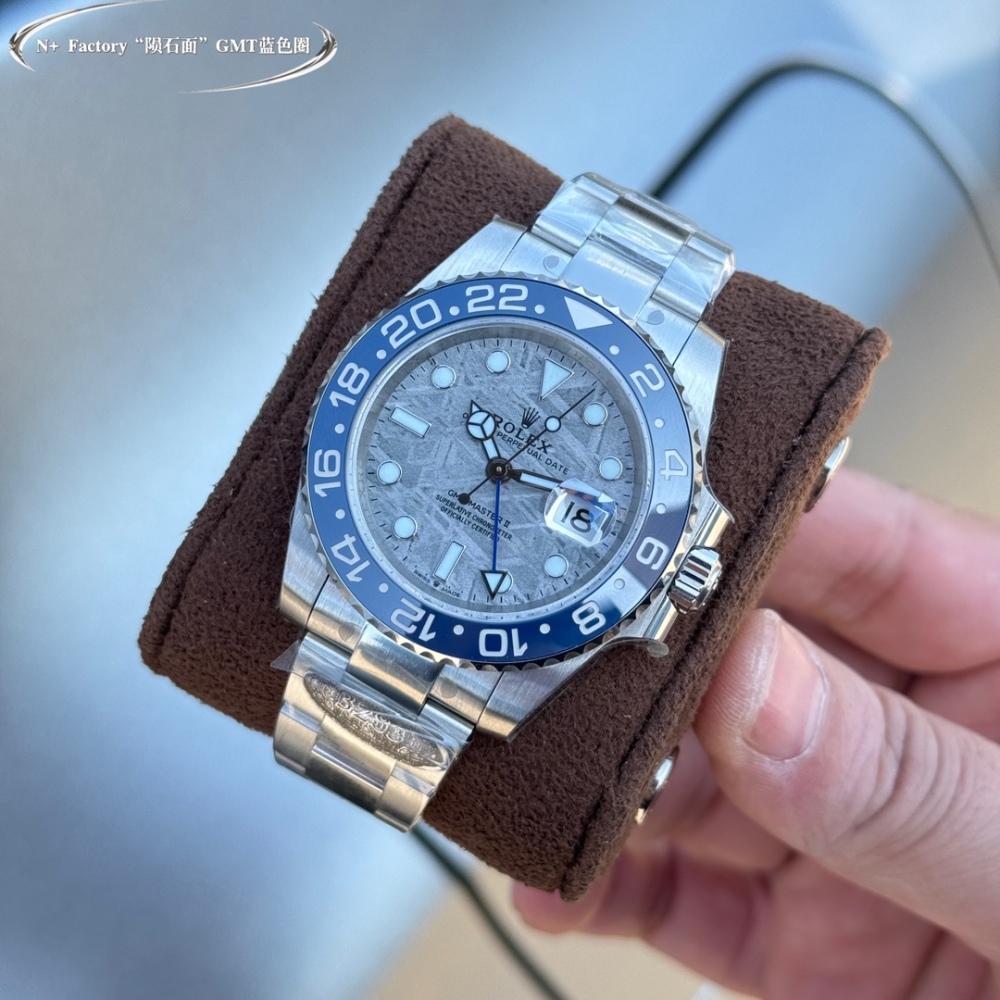 Il Rolex GMT-Master II con disco in meteorite è l'unico orologio a presentare un GMT-Master II, un dono dell'universo.