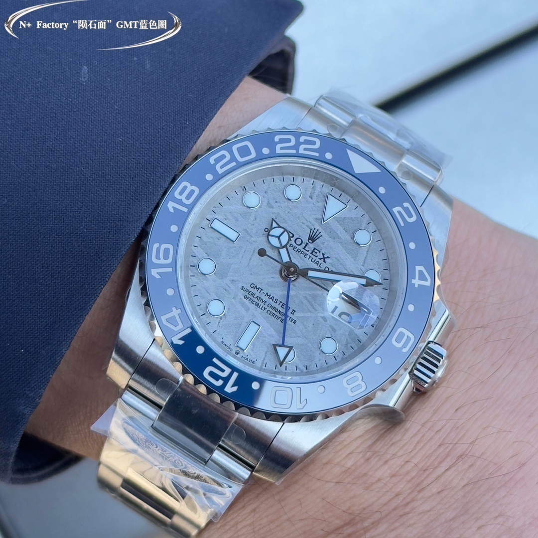Il Rolex GMT-Master II con disco in meteorite è l'unico orologio a presentare un GMT-Master II, un dono dell'universo.