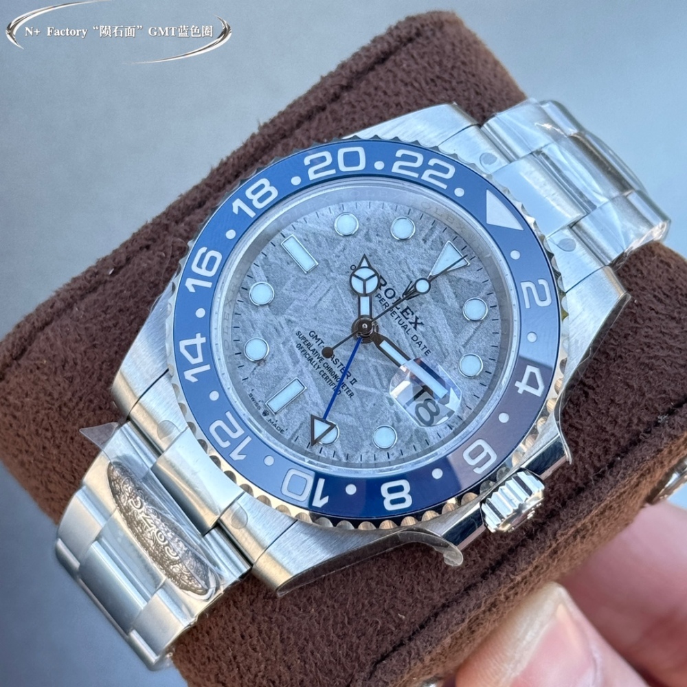 Il Rolex GMT-Master II con disco in meteorite è l'unico orologio a presentare un GMT-Master II, un dono dell'universo.