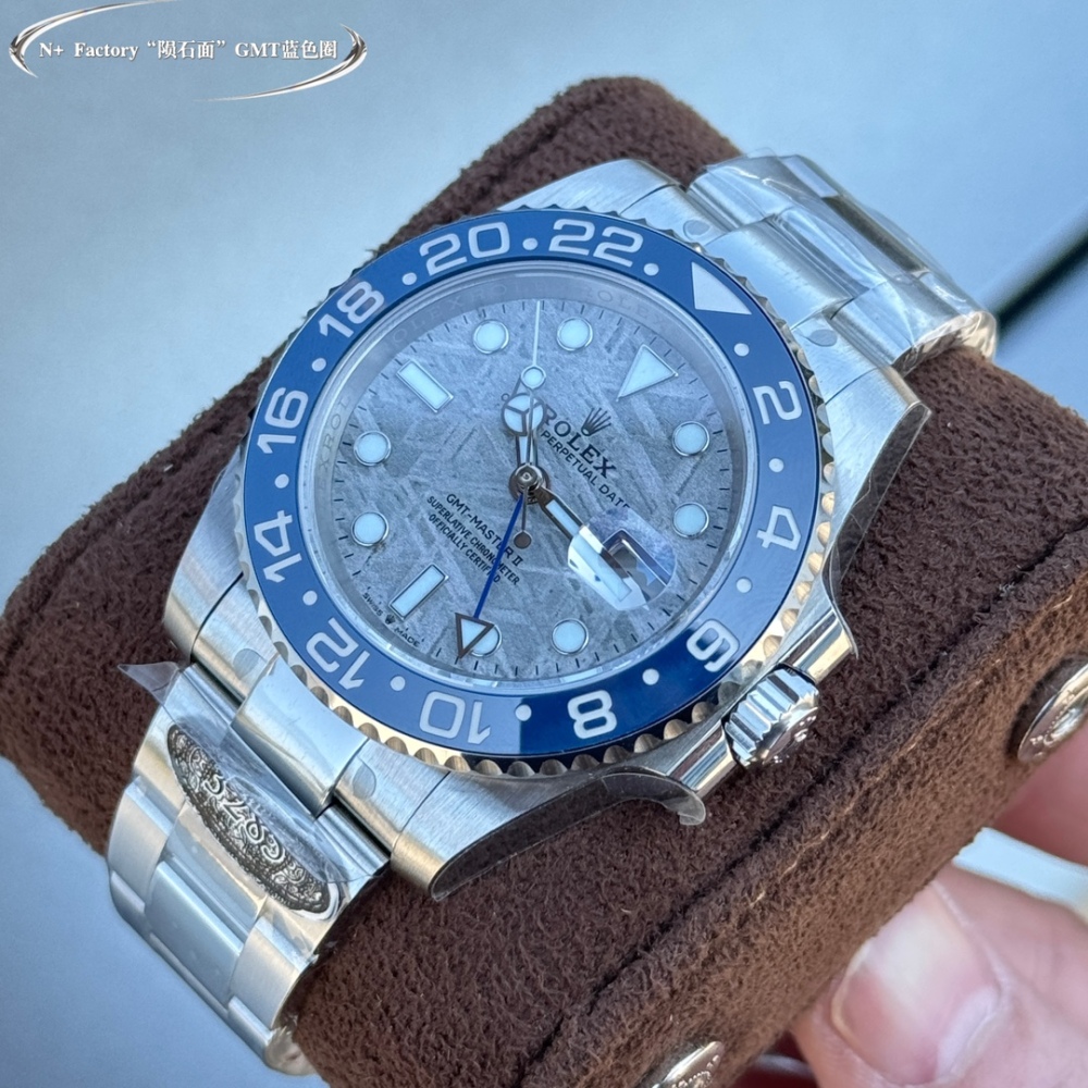 Il Rolex GMT-Master II con disco in meteorite è l'unico orologio a presentare un GMT-Master II, un dono dell'universo.