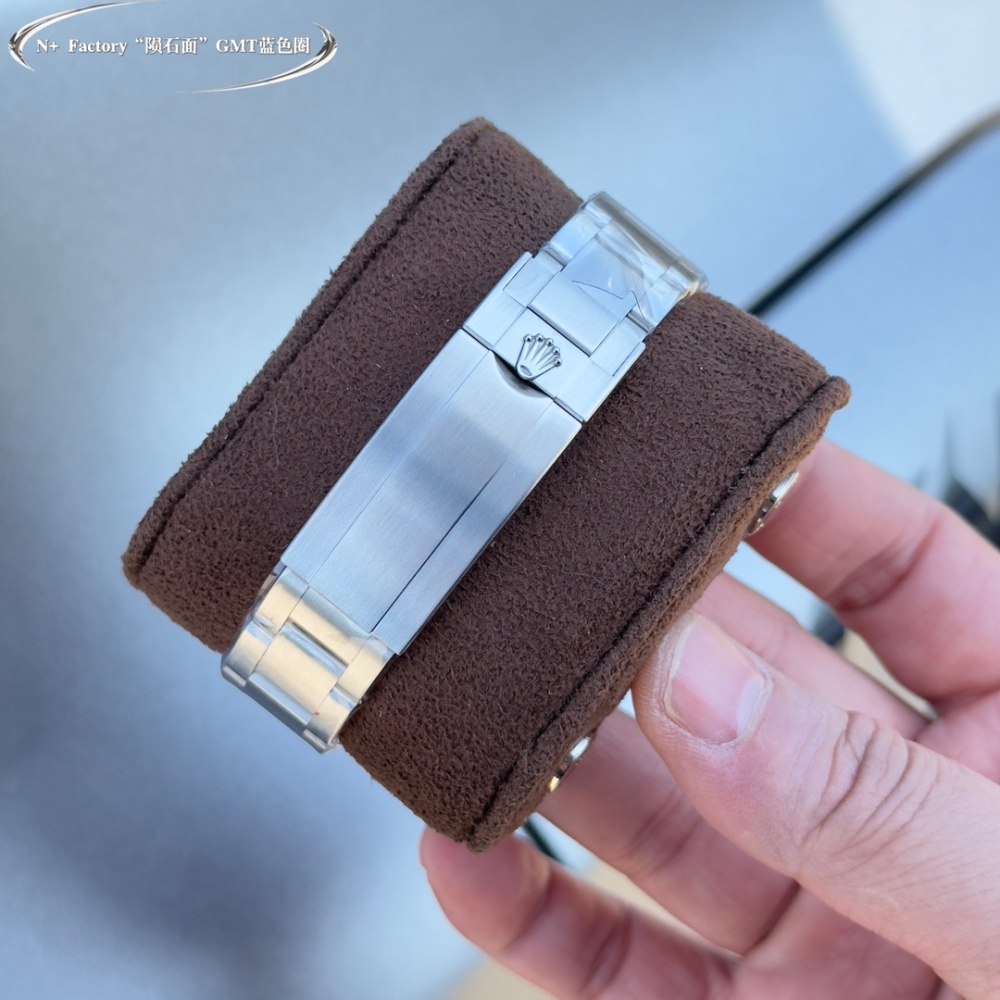 Il Rolex GMT-Master II con disco in meteorite è l'unico orologio a presentare un GMT-Master II, un dono dell'universo.