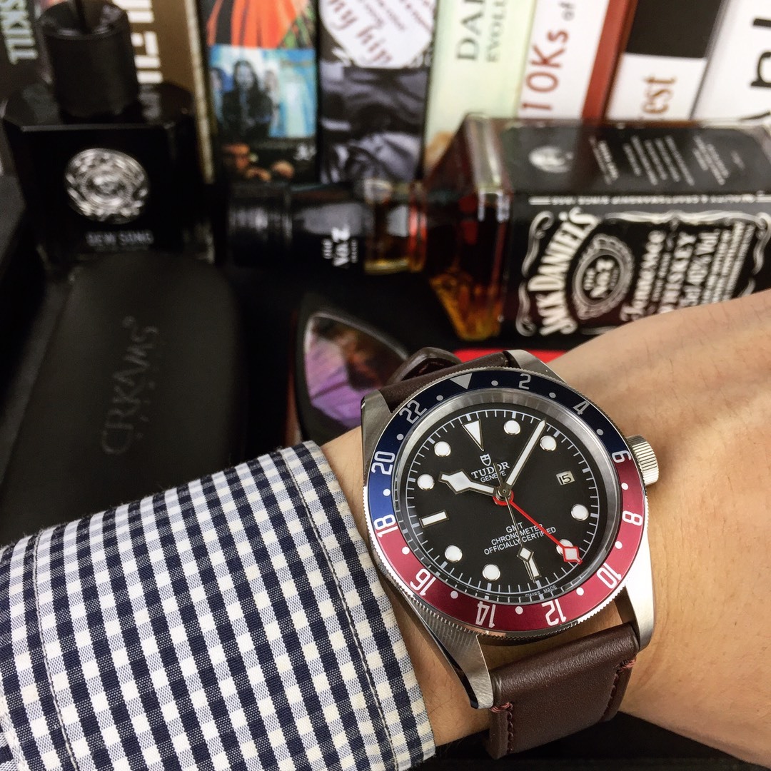 Orologio Black Bay GMT-Master II, robusto e impermeabile fino a 200 metri, con riserva di carica di 70 ore.