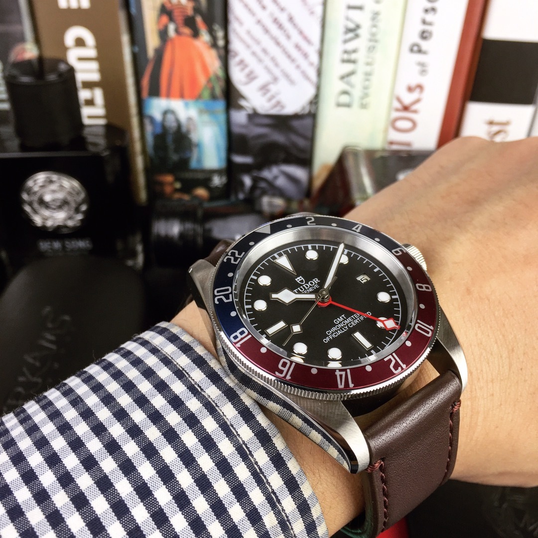 Orologio Black Bay GMT-Master II, robusto e impermeabile fino a 200 metri, con riserva di carica di 70 ore.