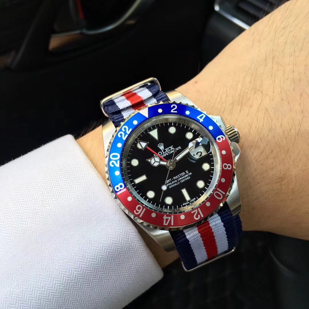 Lunetta Rolex GMT-Master II Coke: simbolo di trascendimento dei fusi orari.