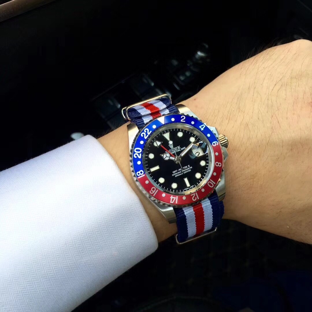 Lunetta Rolex GMT-Master II Coke: simbolo di trascendimento dei fusi orari.