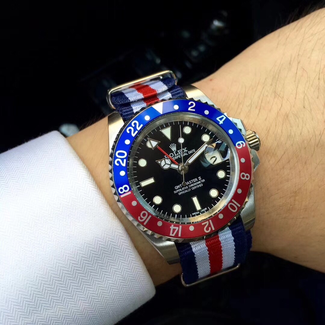 Lunetta Rolex GMT-Master II Coke: simbolo di trascendimento dei fusi orari.