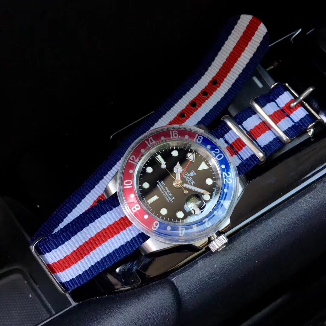 Lunetta Rolex GMT-Master II Coke: simbolo di trascendimento dei fusi orari.
