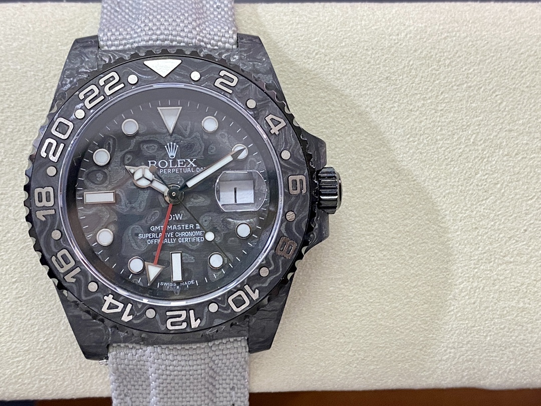 Scopri la leggenda e l'innovazione dell'orologio Rolex GMT-Master II Limited Edition.