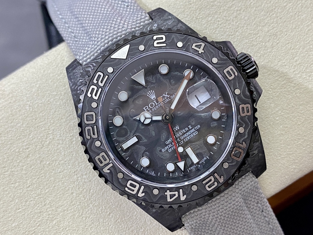 Scopri la leggenda e l'innovazione dell'orologio Rolex GMT-Master II Limited Edition.