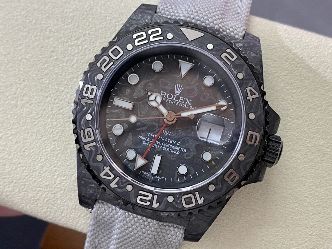Scopri la leggenda e l'innovazione dell'orologio Rolex GMT-Master II Limited Edition.