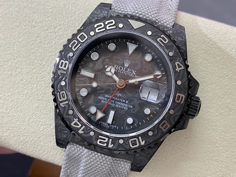 Scopri la leggenda e l'innovazione dell'orologio Rolex GMT-Master II Limited Edition.