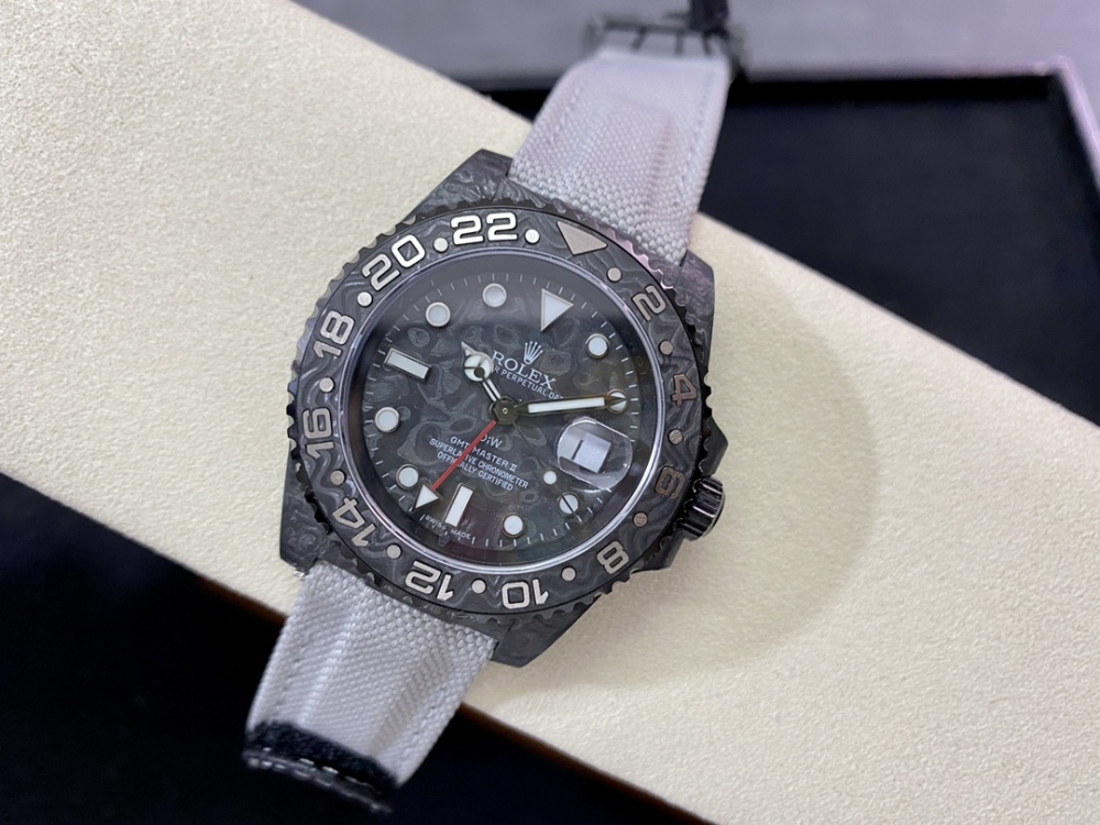 Scopri la leggenda e l'innovazione dell'orologio Rolex GMT-Master II Limited Edition.