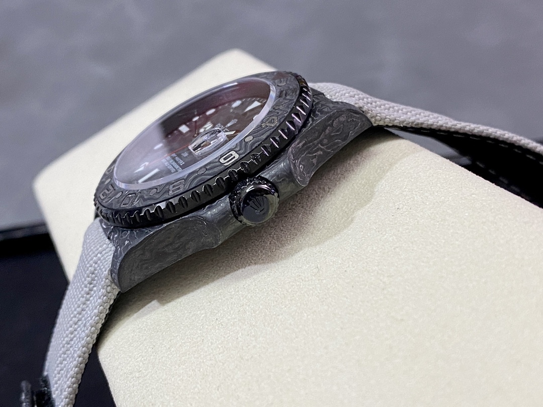 Scopri la leggenda e l'innovazione dell'orologio Rolex GMT-Master II Limited Edition.