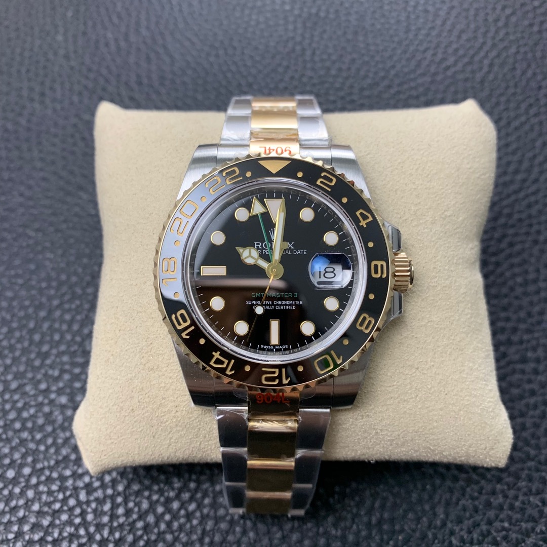 L'evoluzione degli orologi, dagli strumenti aeronautici all'essenziale orologio urbano GMT-2