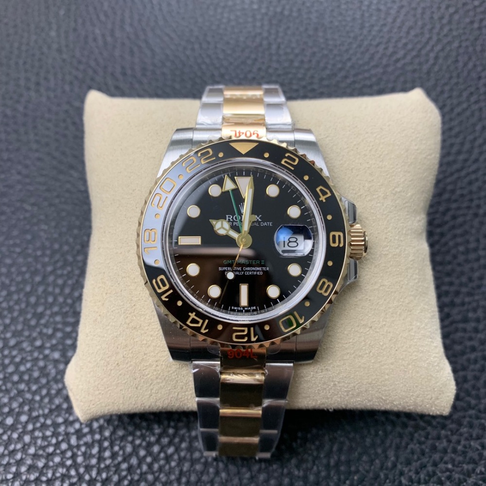 L'evoluzione degli orologi, dagli strumenti aeronautici all'essenziale orologio urbano GMT-2