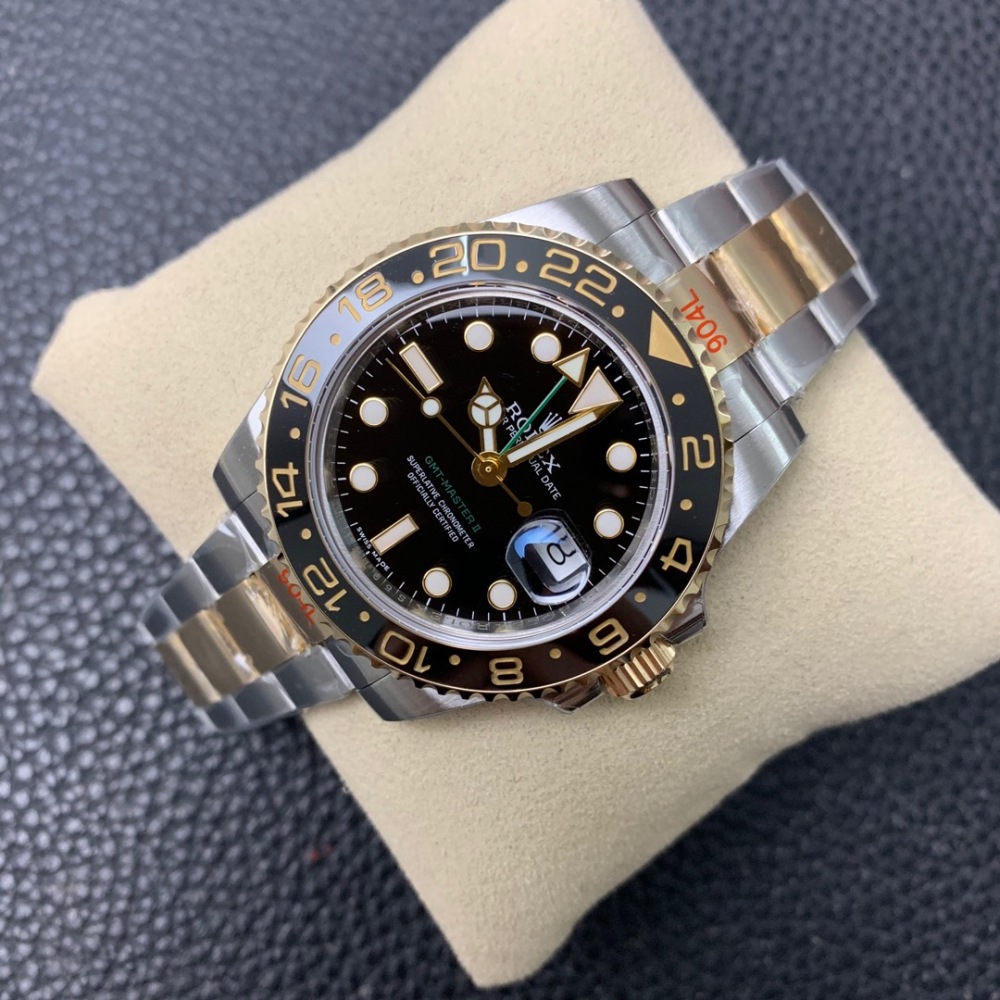 L'evoluzione degli orologi, dagli strumenti aeronautici all'essenziale orologio urbano GMT-2