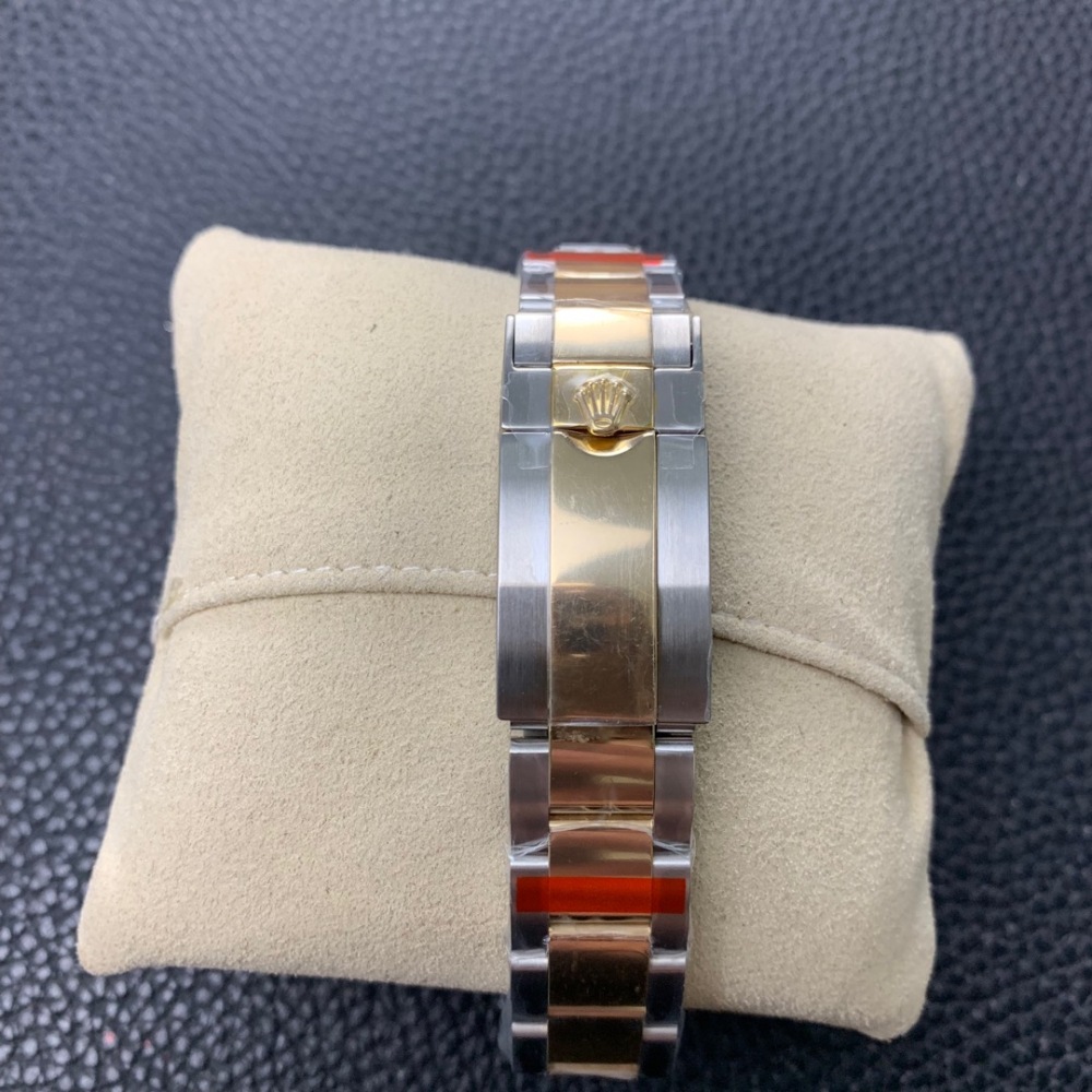 L'evoluzione degli orologi, dagli strumenti aeronautici all'essenziale orologio urbano GMT-2