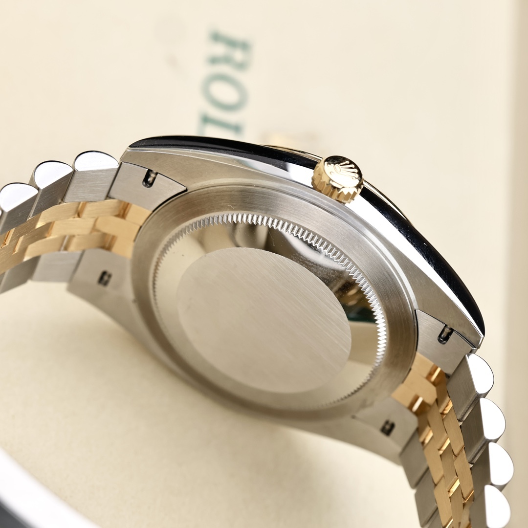 Rolex Datejust 41 mm, certificato di garanzia di gennaio 2026, quadrante nero con indici in diamanti.